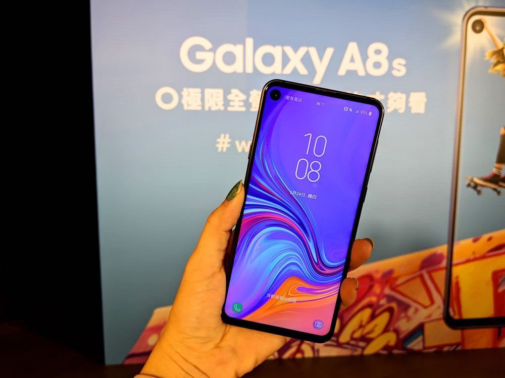 全球首款发表三星 Galaxy A8s 台湾首款上市价一万五有找！ 