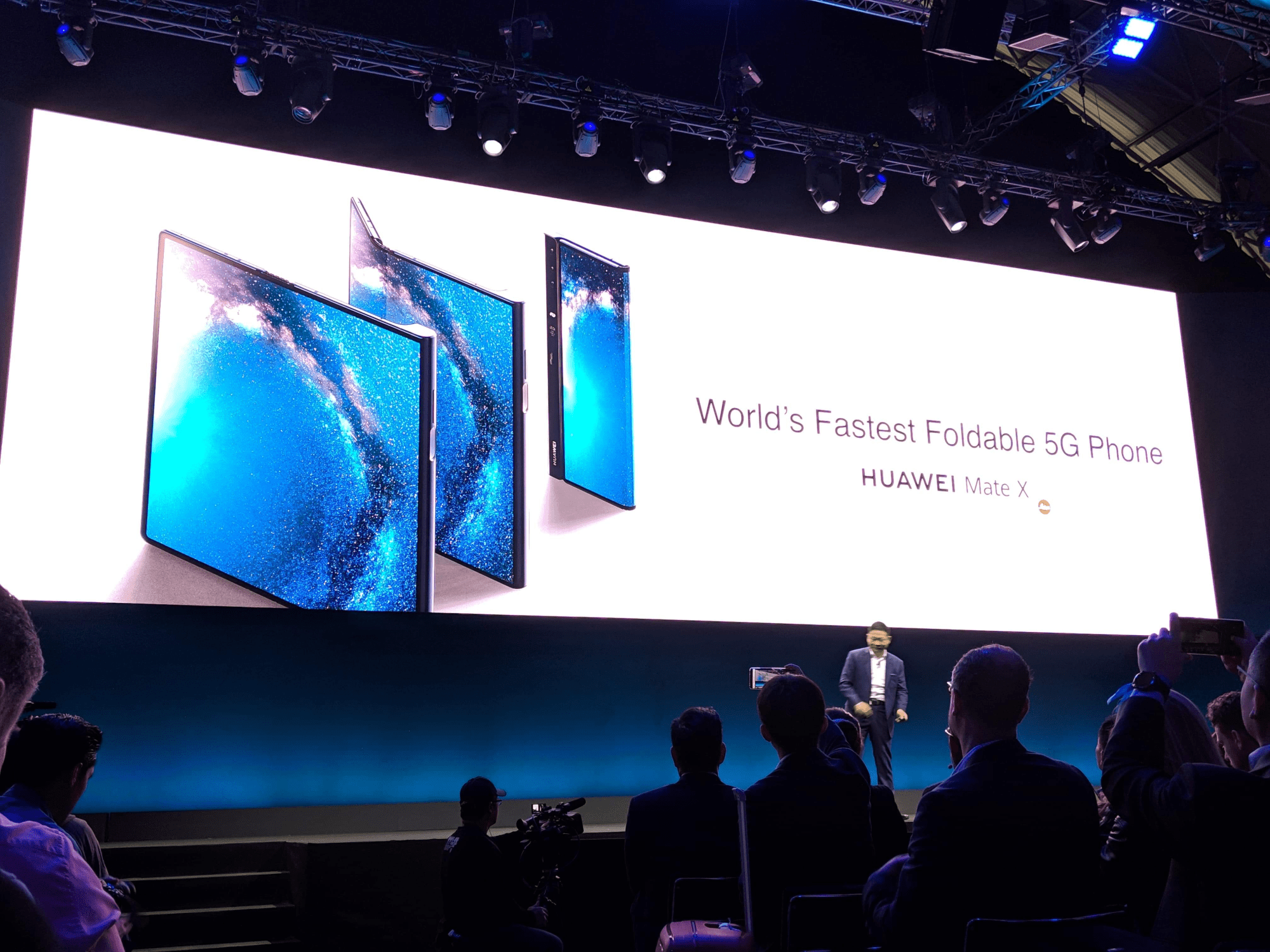 华为 MWC 2019 发表会：Mate X 5G 折叠手机、3 款 MateBook 系列笔电 